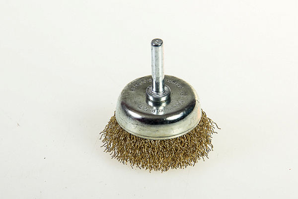 Щетка для дрели 50мм "чашка" со шпилькой, латунированная витая проволока Matrix (74475)