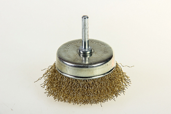 Щетка для дрели 75мм "чашка" со шпилькой, латунированная витая проволока Matrix (74478)