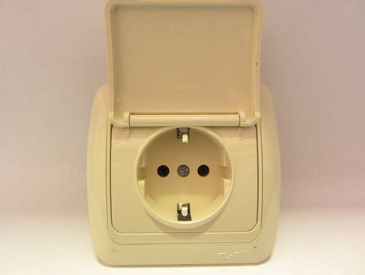 Розетка 1местная Lezard NATA с крышкой кремовая 710-0300-123